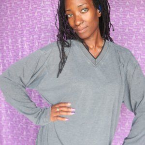 Bert Pulitzer Collector's Edition long sleeve shirt v-neck in gray size large.